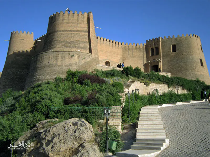 بازدید از قلعه باشکوه فلک&zwnj;الافلاک